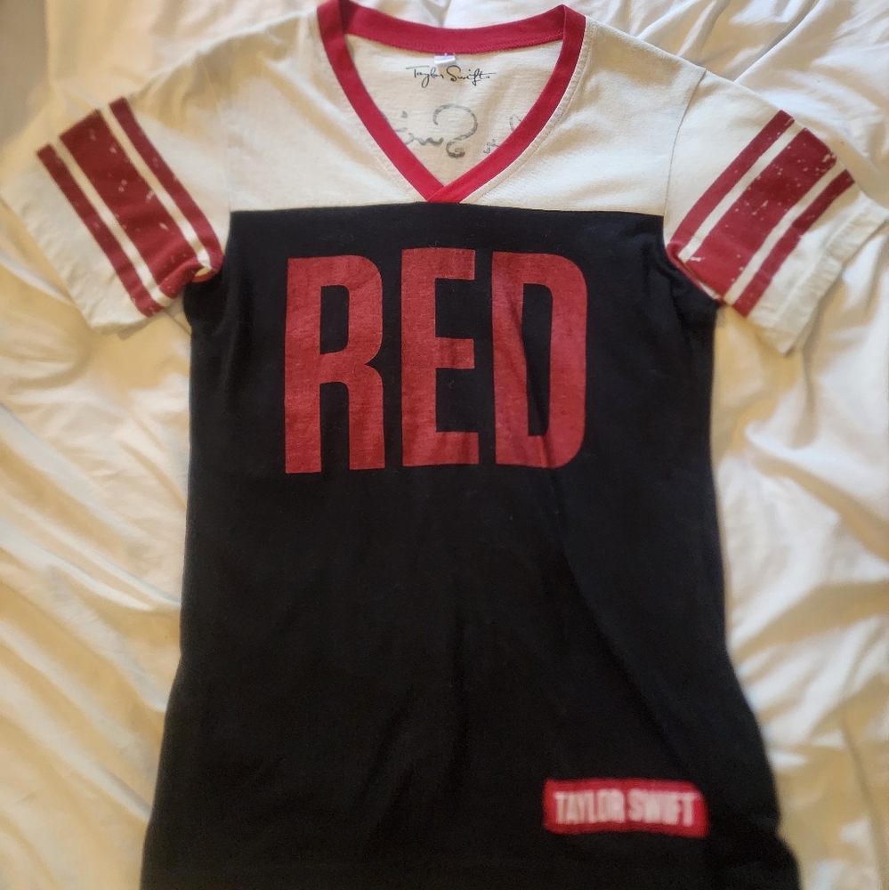 Taylor Swift Red Shirt